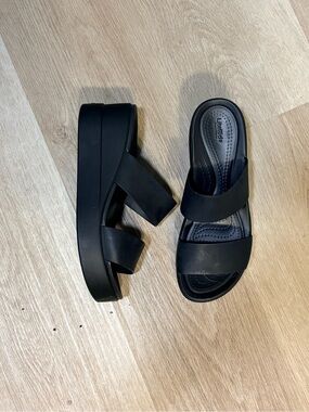 Crocs LiteRide Black Platform Sandals Women’s Size 7 Mid Wedge Summer Goth Alt